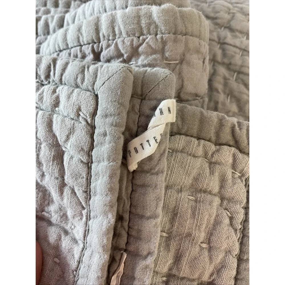 Pottery Barn King Size Pick Stitch Linen Quilt Grey/ reversible excellent
